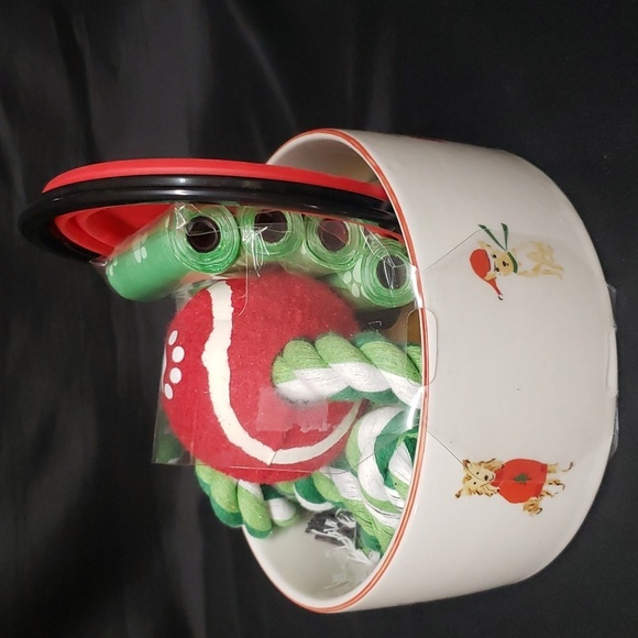 Eccolo NWT Holiday Dog Design Bowl with Collapsible Dish, Toy & Pet Waste Bags - Picture 2 of 7